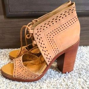 Gianni Bini leather heels